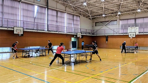 亀岡市の卓球クラブ「スマッシュ大井亀岡」の練習風景